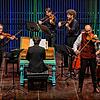 Gabetta Consort und Gilles Apap bei ihrem Auftritt im Strawinsky Saal. Die Kosten im Verhältnis zur Anzahl der Zuschauer sorgen für Kritik.