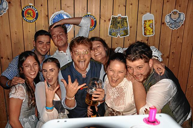 Bild 1: Oktoberfest der Narrenzunft Hugeloh in Leimbach - die tollsten Bilder