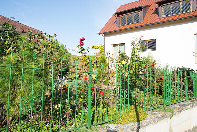 Schöne Gärten im Ortskern sind eine Seltenheit geworden. Damit sie erhalten beiben, hofft die Gemeinde auf die Eigentümer.