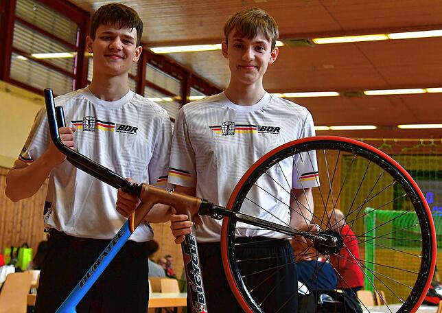 „Wir lassen es nochmal krachen!“ Lukas Stocker (links) und Mika Schrott vom RSV Wallbach mochten zum Abschluss ihrer Zeit ...