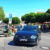 Problemzone Fähreparkplatz Meersburg: An der Einfahrt treffen Autofahrer, Radler und Fußgängergruppen aufeinander.