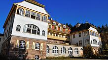 Das frühere DRK-Kindersolbad &bdquo;Haus Hohenbaden&ldquo; in Bad Dürrheim wurde um 1900 erbaut. Hier wurden zahlreiche Kinder für ...