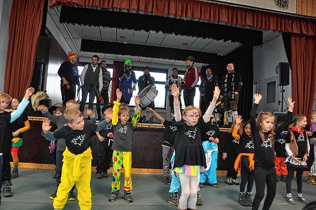 Bild 27: Fasnacht in Leimbach: Grundschüler befreit! Die schönsten Bilder der Narrenaktion im Überblick