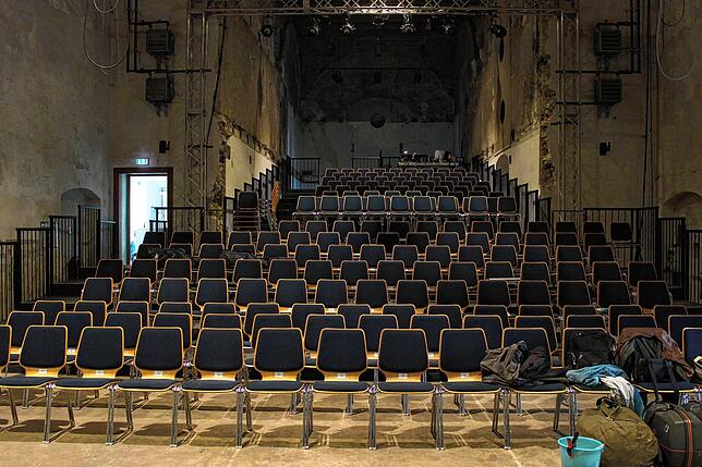 So sah es 2016 drin im Kapuziner während der Aufbauarbeiten für die Sommertheater-Saison 2016 aus. Nach längerer Pause gab es 2022 das ...