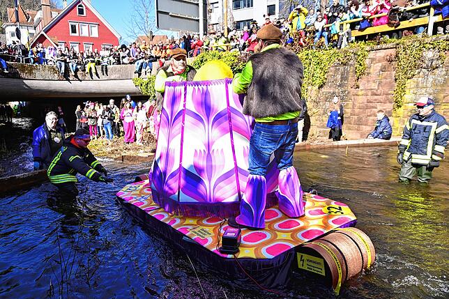 Bild 15: Die besten Bilder der Schramberger Bachnafahrt am Rosenmontag
