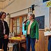 Referentin Simone Frey (links) gibt den Landfrauen bei deren Jahreshauptversammlung Einblicke in das Thema Resilienz (psychische ...