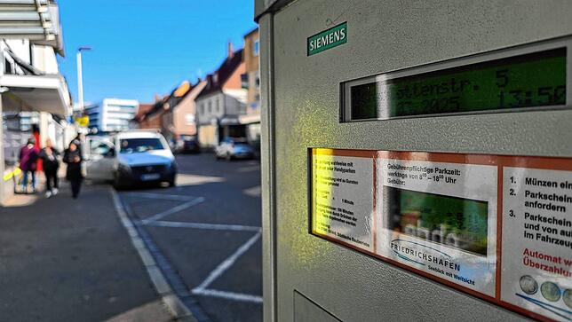 In der roten Parkzone, wie hier in der Charlottenstraße, kann für 2,2 Cent pro Minute geparkt werden, maximal für eine Stunde.