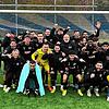 Jubel und Erleichterung. Das Team des Oberligisten FC 08 Villingen nach dem Auswärtserfolg in Mutschelbach. Bild: Verein