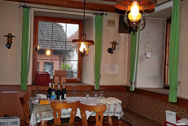 Bild 8: Vom Keller bis in den Dachboden: Im alten Gasthaus &bdquo;Linde&ldquo; werden Erinnerungen an damals wach