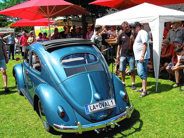 Die Käferfreunde Hegau laden jedes Jahr Besitzer der nostalgischen Gefährte zu einem großen Treffen nach Volkertshausen ein.