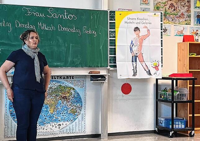 Bild 1: Heike Rocha dos Santos unterrichtet das Einmaleins des gesunden Lebens