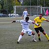 Farin Wehrle vom FC Schonach (am Ball) traf am vergangenen Wochenende dreifach &ndash; ein Treffer war dabei besonders herrlich.
