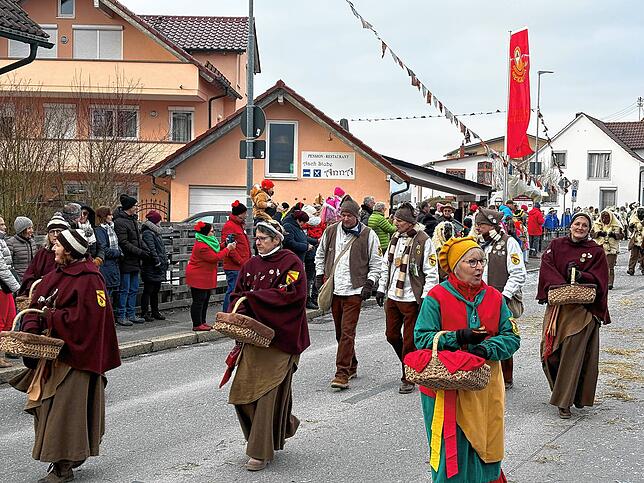 Bild 19: 50. Gründungstag der Mimmenhausener Bierkärhexen: Unsere Bildergalerie vom Umzug in Mimmenhausen