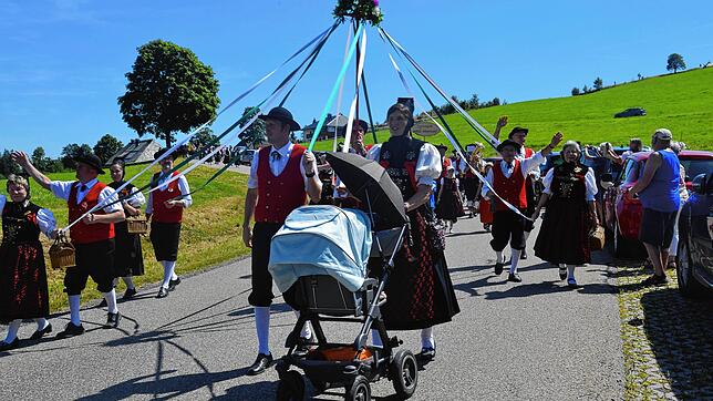 Der Umzug am Hans-Thoma-Fest, hier 2024, bildet diesmal den Rahmen für das Kreistrachtenfest. Foto: Christiane Sahli