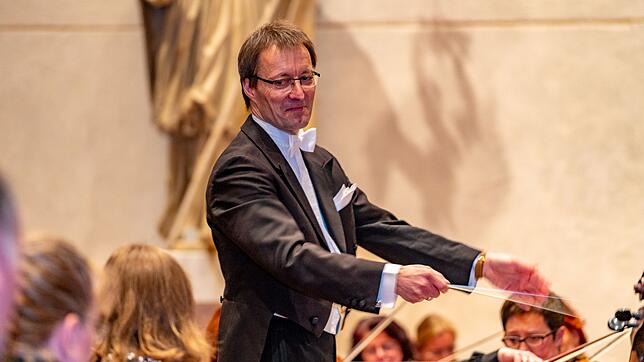 Achim Fiedler, Chefdirigent des Sinfonieorchesters Villingen-Schwenningen, rückt anlässlich des 250. Geburtstages von Ludwig van ...