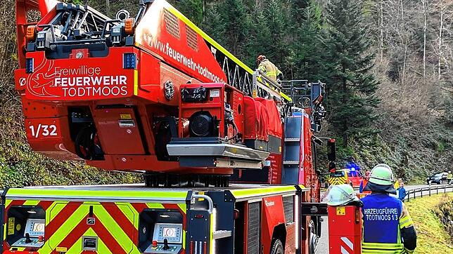 Zu einem Rettungseinsatz wurden die Todtmooser Feuerwehr und die Bergwacht am Neujahrstag in das Wehratal alarmiert.