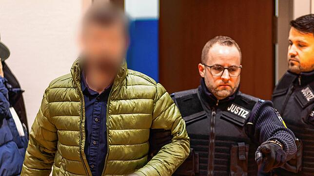 Der Angeklagte beim Prozessauftakt im Dezember.