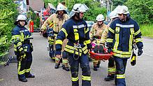 Im Zentrum der Sommerprobe der Feuerwehren aus Unterkirnach und Villingen bei der Anlage des Betreuten Wohnens steht die ...