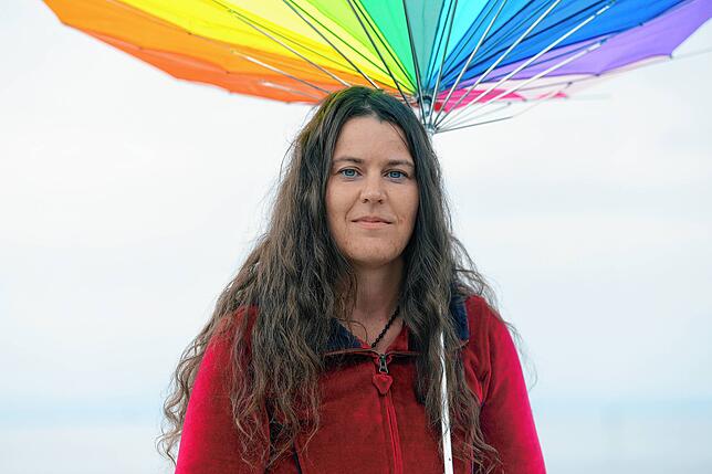 Bild 3: Menschen setzen Zeichen für Vielfalt: Eindrücke von der Queer-Pride-Kundgebung in Friedrichshafen