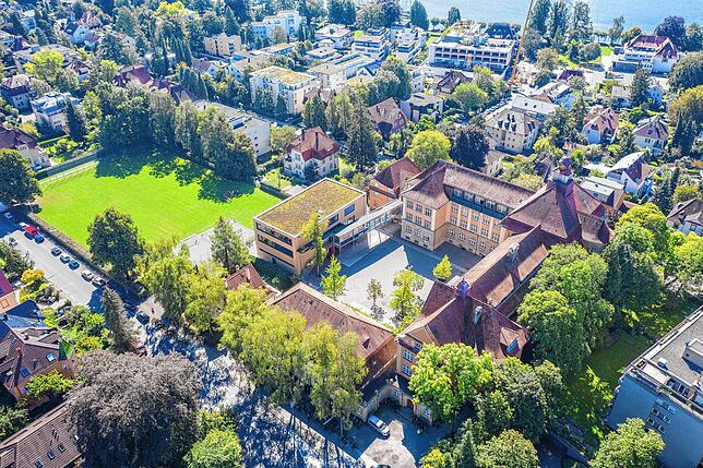(Archivbild von 2019) Das Heinrich-Suso-Gymnasium von oben, hier ein fünf Jahre altes Foto. Es ist eines der ersten städtischen Gebäude, ...