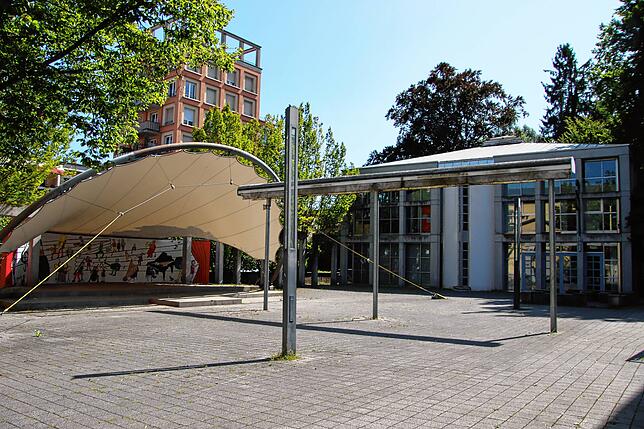 Die Jugendmusikschule hat heute den Platz der ehemaligen Baumwollspinnerei eingenommen. Im Bild sind die Außenanlagen mit Walburgis-Saal ...