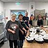 Das ukrainisch-deutsche Kochteam im „Café Vielfalt“: Larysa Tymchenko, Petra Höflin, Alexandr Tymchenko, Marianne Mayer, Kirsten ...