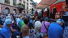 Die Aktionsgemeinschaft Tiengen organisiert jedes Jahr eine Vielzahl von Veranstaltungen im Städtle: Die LuftArt läuft, das Jazzfest ...