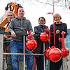 Kein Weihnachtsmarkt ohne Christbaumkugeln: Schon jetzt starten die ersten Vorbereitungen für den diesjährigen Weihnachtsmarkt in Singen ...