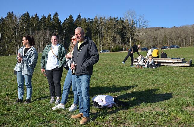 Bild 15: Erste Bilder vom Funken-Aufbau auf der Markdorfer Panzerwiese – So entsteht das Spektakel!