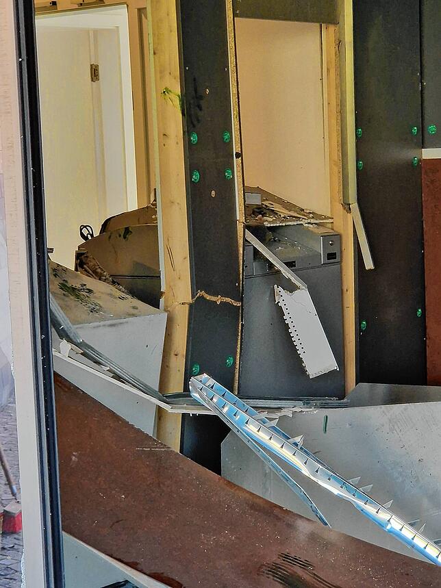 Bild 13: Sprengung der Filiale der Volksbank Hochrhein in Albbruck: Erdrückende Bilder vom Tatort