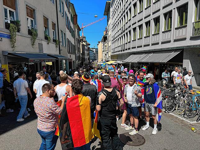 Bild 12: ESC 2025 in Basel: So bunt und laut startet die große Eröffnungsparty in der Innenstadt