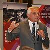 Hans-Dieter Zöphel von der Robin-Akademie führte bei den Schlossgesprächen einige Ideen auf, wie jeder einzelne Betrieb seine ...