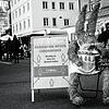 Ein Blick auf den Wochenmarkt in Konstanz: &bdquo;Abstand halten&ldquo; ist auch hier der Normalfall geworden.