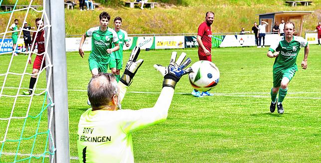 Bild 7: SV Waldhaus II gewinnt Kellerduell gegen DTFV Bad Säckingen mit 2:1 – und wir haben Fotos!