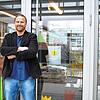 Martin Müller-Schöll, Schulleiter der Don-Bosco-Schule in Ettenkirch, steht vor der geschlossenen Türe des Schulhauses. Er musste auf ...