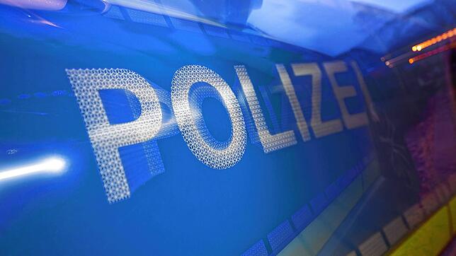 Ein Polizeiauto im Einsatz (Symbolfoto). Polizisten schnappen in Bad Säckingen einen bekifften und alkoholisierten Autofahrer.