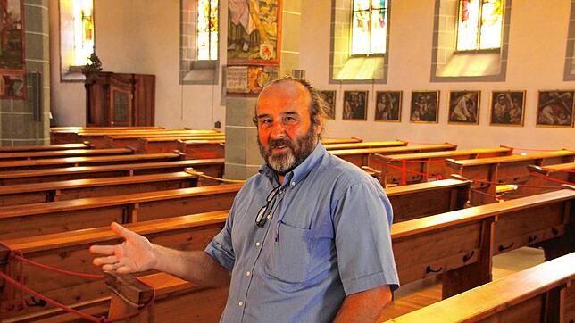 Jury Martin wollte gerne in der Stephanskirche fotografiert werden. &bdquo;Es imponiert mir, wie gut und schnell das Haus renoviert ...