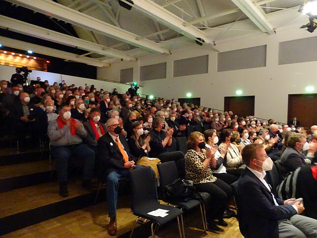 Großen Applaus gab es für Ministerpräsident Winfried Kretschmann, der in der Stadthalle in Sigmaringen eine ausgefeilte Rede über ...
