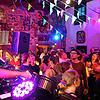 Statt unter freiem Himmel fand die Gute-Laune-Party regenbedingt in der Zunfsstube statt. Der Stimmung tat dies dank „DJ schereph“ ...