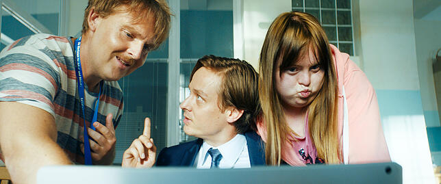 Rainman (Axel Stein, von links), Oliver (Tom Schilling) und Franzi (Luisa Wöllisch) planen den Ausflug nach Zürich.