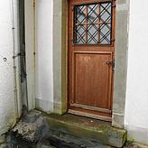 Akrobatik ist erforderlich, um in die Kirche zu kommen.
