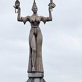 Hier eine sitzende Frau zu erkennen erfordert einiges an Fantasie.