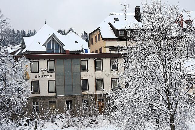 Die Zukunft der ehemaligen Strohhutfabrik Sauter nebst Wohngebäude sorgt für Diskussionsstoff.