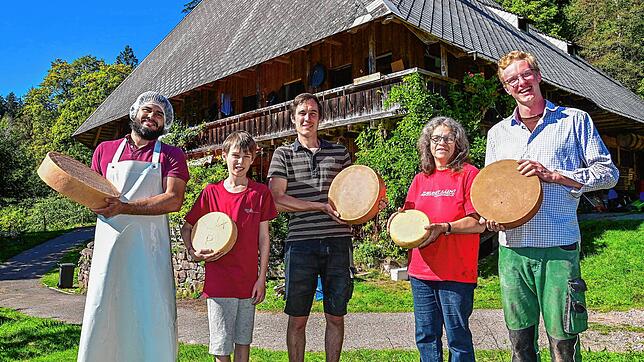 Alles Käse. Auf dem Untermühlbachhof in Peterzell wurde das Käsehandwerk bereits zur Zeit des Konstanzer Konzils im 15. Jahrhundert ...