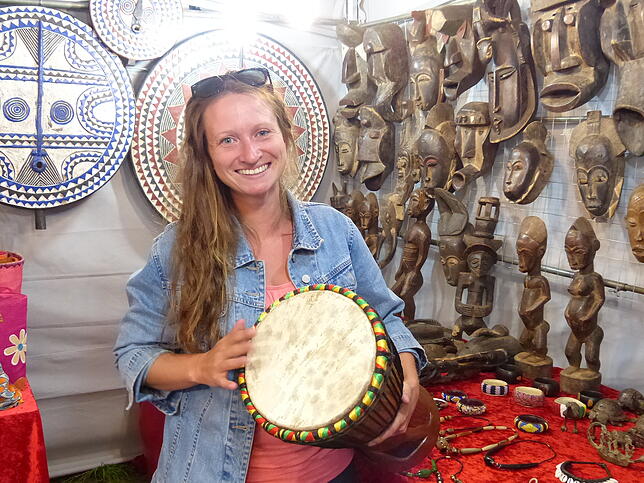Lilith Kugler aus Konstanz liebt auch das fröhliche Afrika. Aber sie hat in Burkina Faso psychisch Kranke und deren Leidensweg filmisch ...
