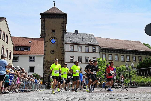 Bild 2: Sie laufen für den guten Zweck – Bilder vom Villinger Stadtlauf