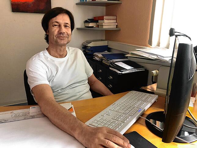 Volker Jakobi ist Hausarzt aus Trossingen. Er beginnt mit den Impfungen gegen das Coronavirus am 12. April. Voraussetzung: Der Impfstoff ...