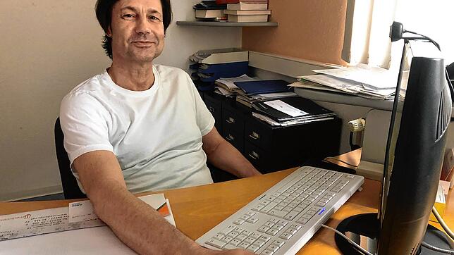 Volker Jakobi ist Hausarzt aus Trossingen. Er beginnt mit den Impfungen gegen das Coronavirus am 12. April. Voraussetzung: Der Impfstoff ...