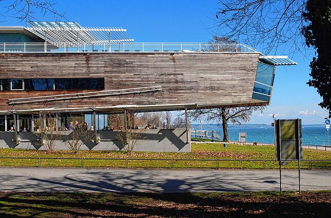 Der Saunentrakt im Obergeschoss der Therme Konstanz erinnert an ein Kreuzfahrtschiff.