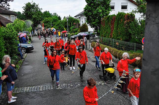 Bild 10: Der Pfingstmusikfest Jubiläumszug zum 100 Jährigen Bestehen in Leimbach – die schönsten Bilder